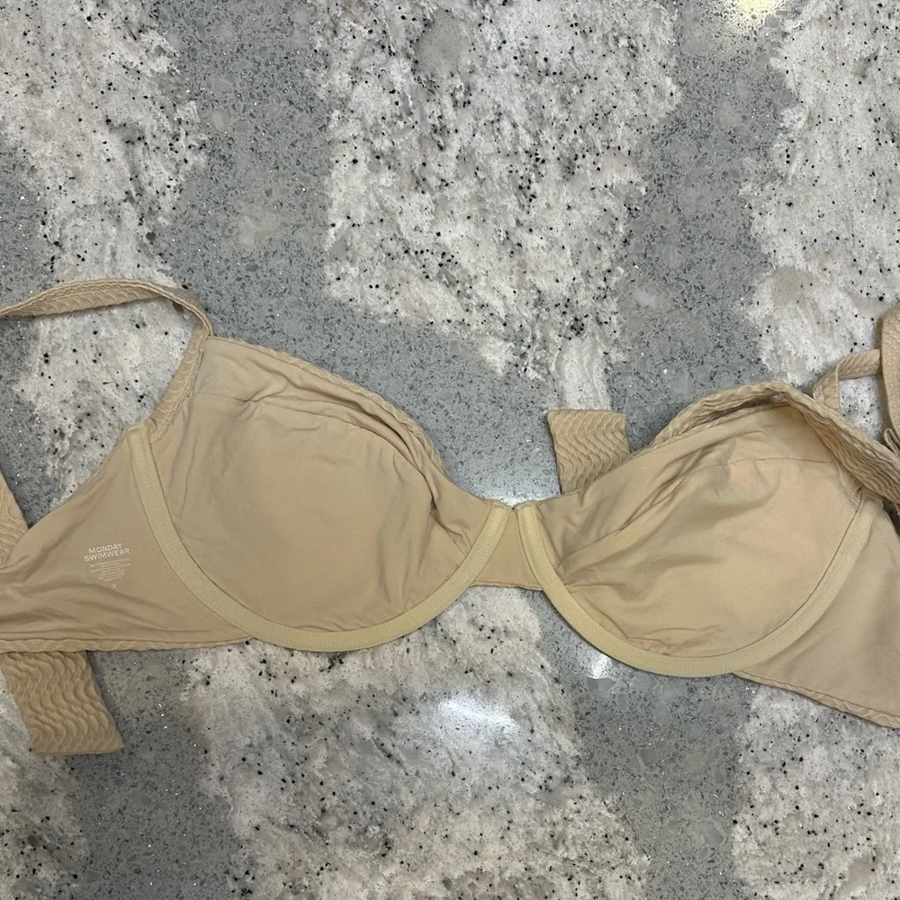Monday Swimwear Maui Top in Vanilla Chevron Size V